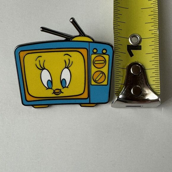 Looney Tunes Loungefly TV Series Pin Tweety Bird New - Picture 4 of 8